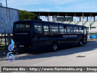 Iveco 370
Polizia Penitenziaria
POLIZIA PENITENZIARIA 941 AA
Parole chiave: Iveco 370 POLIZIAPENITENZIARIA941AA