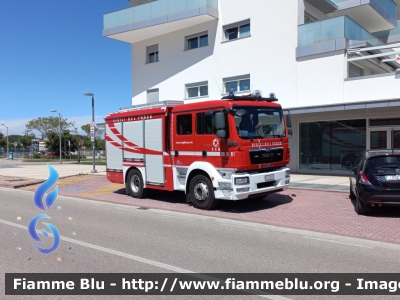 Man TGM 15.250 II Serie 
Vigili del Fuoco
Comando Provinciale di Venezia
Distaccamento Permanente di Jesolo
AutoPompaSerbatoio allestita BAI
VF 29327 
Parole chiave: Man TGM_15.250_IISerie VF29327