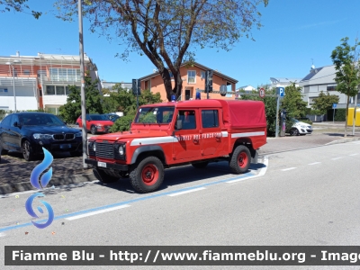 Land Rover Defender 130 
Vigili del Fuoco
Comando Provinciale di Venezia
Distaccamento Permanente di Jesolo
VF 18380 
Parole chiave: Land-Rover Defender_130 VF18380