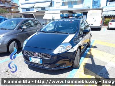 Fiat Grande Punto 
Polizia Locale Jesolo (VE)
Codice Veicolo: 106
Allestimento Bertazzoni
POLIZIA LOCALE YA 273 AB
Parole chiave: Fiat Grande_Punto POLIZIALOCALEYA273AB