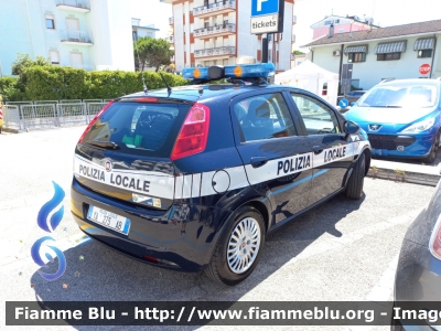 Fiat Grande Punto 
Polizia Locale Jesolo (VE)
Codice Veicolo: 106
Allestimento Bertazzoni
POLIZIA LOCALE YA 273 AB
Parole chiave: Fiat Grande_Punto POLIZIALOCALEYA273AB