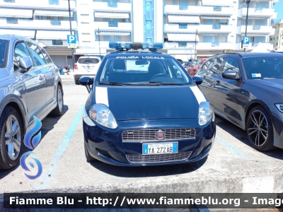 Fiat Grande Punto 
Polizia Locale Jesolo (VE)
Codice Veicolo: 107
Allestimento Bertazzoni
POLIZIA LOCALE YA 272 AB
Parole chiave: Fiat Grande_Punto POLIZIALOCALEYA272AB