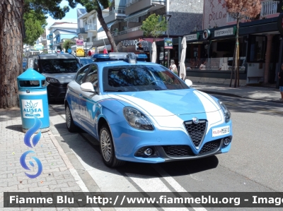 Alfa Romeo Nuova Giulietta restyle
Polizia di Stato
Squadra Volante
Allestimento NCT Nuova Carrozzeria Torinese
Decorazione Grafica Artlantis
POLIZIA M5610
Parole chiave: Alfa-Romeo Nuova_Giulietta_restyle POLIZIAM5610