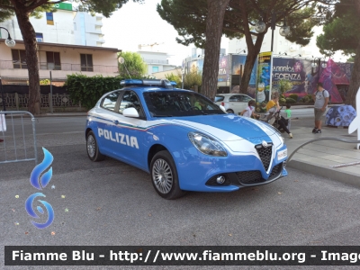 Alfa Romeo Nuova Giulietta restyle
Polizia di Stato
Squadra Volante
Allestimento NCT Nuova Carrozzeria Torinese
Decorazione Grafica Artlantis
POLIZIA M5610
Parole chiave: Alfa-Romeo Nuova_Giulietta_restyle POLIZIAM5610