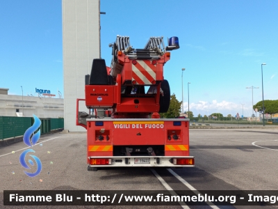 Iveco EuroFire 150E27 I serie 
Vigili del Fuoco
Comando Provinciale di Venezia
Distaccamento Permanente di Jesolo
AutoScala da 37 metri allestimento Iveco-Magirus
VF 19422 
Parole chiave: Iveco EuroFire_150E27_Iserie VF19422