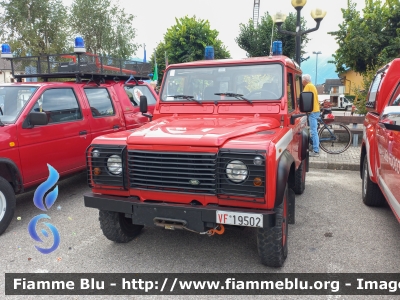 Land Rover Defender 90
Vigili del Fuoco
Comando Provinciale di Belluno
Distaccamento Volontario di Selva di Cadore
Ex Comando Provinciale di Venezia
VF 19502
Parole chiave: Land-Rover Defender_90 VF19502