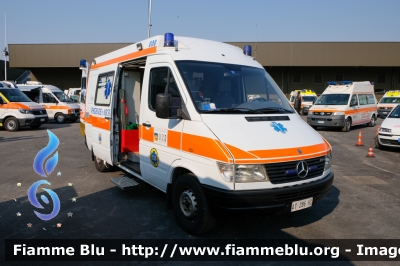 Mercedes-Benz Sprinter I serie 
Azienda ULSS 2 Marca Trevigiana
SUEM 118 TrevisoEmergenza
Ospedale di Treviso
Unità grandi emergenze - NBCR
Allestimento Baggio & De Sordi
(Ambulanza MAF riconvertita)
"008"
Parole chiave: Mercedes-Benz Sprinter_Iserie Ambulanza Trentennale_118_Treviso