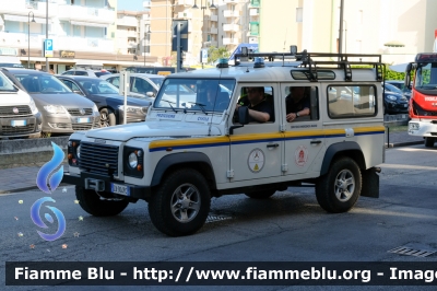 Land Rover Defender 110 
Protezione Civile
Gruppo Radio Piovese
Piove di Sacco (PD)
FIR Servizio Emergenza Radio
Regione Veneto
"221" 
Parole chiave: Land-Rover Defender_110