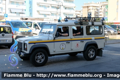 Land Rover Defender 110 
Protezione Civile
Gruppo Radio Piovese
Piove di Sacco (PD)
FIR Servizio Emergenza Radio
Regione Veneto
"221" 
Parole chiave: Land-Rover Defender_110