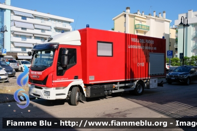 Iveco EuroCargo 90E22 IV serie 
Vigili del Fuoco
Comando Provinciale di Venezia
Nucleo NBCR
Laboratorio Mobile Rilevamento Nucleare e Radiologico
VF 29589 
Parole chiave: Iveco EuroCargo_90E22_IVserie VF29589