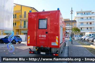 Iveco EuroCargo 90E22 IV serie 
Vigili del Fuoco
Comando Provinciale di Venezia
Nucleo NBCR
Laboratorio Mobile Rilevamento Nucleare e Radiologico
VF 29589 
Parole chiave: Iveco EuroCargo_90E22_IVserie VF29589