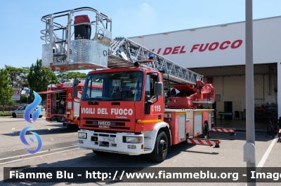 Iveco EuroFire 150E27 I serie 
Vigili del Fuoco
Comando Provinciale di Venezia
Distaccamento Permanente di Jesolo
AutoScala da 37 metri allestimento Iveco-Magirus
VF 19422 
Parole chiave: Iveco EuroFire_150E27_Iserie VF19422