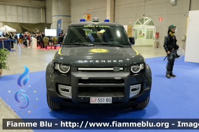 Land Rover Defender 110 II serie 
Guardia di Finanza
Soccorso Alpino
Allestimento Elevox
GdiF 551 BQ 
Parole chiave: Land-Rover Defender_110_IIserie GdiF560BQ