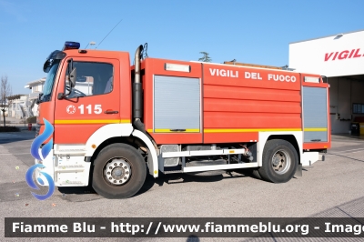 Mercedes-Benz Atego 1828 I serie 
Vigili del Fuoco
Comando Provinciale di Venezia
Distaccamento Permanente di Jesolo
AutoBottePompa allestimento BAI
VF 22463 
Parole chiave: Mercedes-Benz Atego_1828_Iserie VF22463