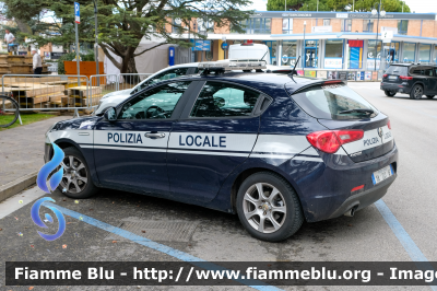 Alfa-Romeo Nuova Giulietta
Polizia Locale
Distretto VI1C
Allestimento Bertazzoni Veicoli Speciali
Codice Veicolo: 06
POLIZIA LOCALE YA 241 AF 
Parole chiave: Alfa-Romeo Nuova_Giulietta POLIZIALOCALEYA241AF