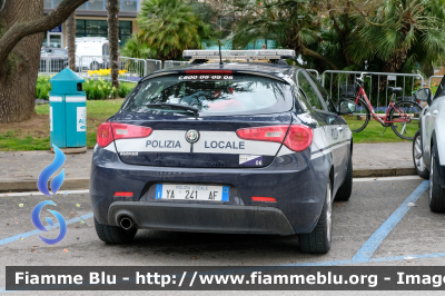 Alfa-Romeo Nuova Giulietta
Polizia Locale
Distretto VI1C
Allestimento Bertazzoni Veicoli Speciali
Codice Veicolo: 06
POLIZIA LOCALE YA 241 AF 
Parole chiave: Alfa-Romeo Nuova_Giulietta POLIZIALOCALEYA241AF