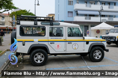 Land Rover Defender 110 
Protezione Civile
Gruppo Radio Piovese
Piove di Sacco (PD)
FIR Servizio Emergenza Radio
Regione Veneto
"221" 
Parole chiave: Land-Rover Defender_110