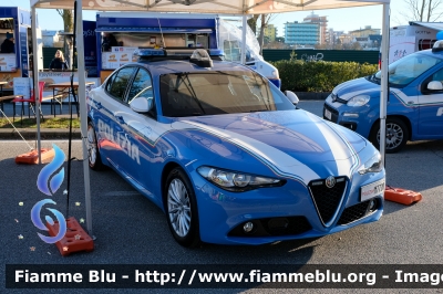 Alfa-Romeo Nuova Giulia 
Polizia di Stato
Squadra Volante
Allestimento FCA
POLIZIA M7720
Parole chiave: Alfa-Romeo Nuova_Giulia POLIZIAM7720