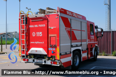 Iveco EuroCargo MaxiCity 180E30 III serie
Vigili del Fuoco
Comando Provinciale di Padova
Distaccamento Permanente di Cittadella
AutoPompaSerbatoio allestimento Iveco-Magirus
VF 29216
Parole chiave: Iveco EuroCargo_MaxiCity_180E30_IIIserie VF29216