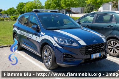 Ford Kuga II serie
Polizia Locale Ceggia (VE)
Allestimento Futura Veicoli Speciali
Codice Veicolo: 01
POLIZIA LOCALE YA 587 AJ
Parole chiave: Ford Kuga_IIserie POLIZIALOCALEYA587AJ