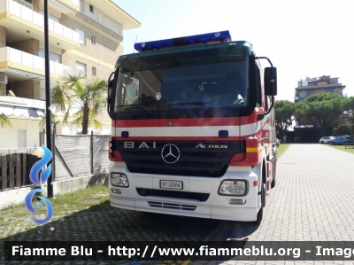  Mercedes-Benz Actros 1841 II serie 
Vigili del Fuoco
Comando Provinciale di Venezia
Distaccamento Permanente di Jesolo
AutoPompaSerbatoio allestimento BAI
ora a San Donà di Piave
VF 22614
Parole chiave: Mercedes-Benz Actros_1841_IIserie VF22614