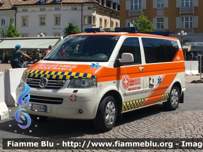 Volkswagen Transporter T5
Ass. Prov. Croce Bianca Bolzano
Landesrettungsverein Weißes Kreuz Bozen
ORG – Responsabile Organizzativo / Organisatorischer Leiter
Allestimento Ambulanz Mobile
Ex automedica di scorta WK449
WK402
PC ZS 0FN
Parole chiave: Volkswagen Transporter_T5 Croce_Bianca_Bolzano PCZS0FN