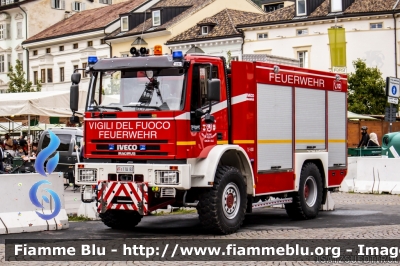 Iveco EuroCargo 135E24 4x4 I serie
Vigili del Fuoco
Unione Distrettuale di Bolzano
Corpo Volontario di Bolzano Città 
Freiwillige Feuerwehr der Stadt Bozen
Distaccamento Colle - Löschgruppe Kohlern
Allestimento Iveco Magirus Grizzly
VF 11W BZ
Parole chiave: Iveco EuroCargo_135E24_4x4_Iserie VF11WBZ