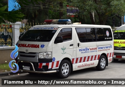 Toyota HiAce
ราชอาณาจักรไทย - Thailand - Tailandia
Narenthorn EMS by Rajvithi hospital
Parole chiave: Ambulanza Ambulance