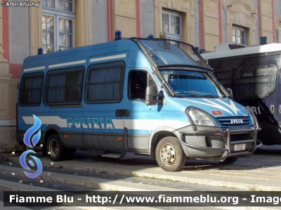 Iveco Daily IV serie
Polizia di Stato
Reparto Mobile
VI Reparto Genova
Allestimento Sperotto
POLIZIA F7869
Parole chiave: Iveco_Daily_IVserie POLIZIAF7869