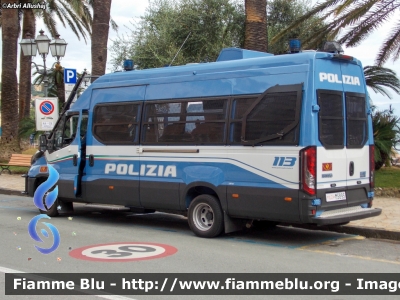 Iveco Daily VI serie restyle 
Polizia di Stato 
Reparto Mobile
VI Reparto Mobile Genova
Allestimento Sperotto
POLIZIA M5895
Parole chiave: Iveco Daily_VIserie_restyle POLIZIAM5895