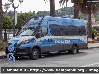 Iveco Daily VI serie restyle 
Polizia di Stato 
Reparto Mobile
VI Reparto Mobile Genova
Allestimento Sperotto
POLIZIA M5895
Parole chiave: Iveco Daily_VIserie_restyle POLIZIAM5895