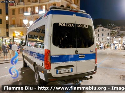 Mercedes-Benz Sprinter IV Serie 4x4
Polizia Locale Comune di Rapallo GE 
Unità Mobile 
Allestimento Bertazzoni Veicoli Speciali 
POLIZIA LOCALE YA 779 AP
Parole chiave: Mercedes-Benz_Sprinter_IVserie_4x4 POLIZIALOCALEYA779AP