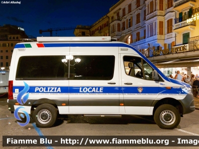 Mercedes-Benz Sprinter IV serie 4x4
Polizia Locale Comune di Rapallo GE
Unità Mobile
Allestimento Bertazzoni Veicoli Speciali
POLIZIA LOCALE YA 779 AP
Parole chiave: Mercedes-Benz_Sprinter_IVserie_4x4 POLIZIALOCALEYA779AP