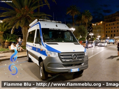 Mercedes-Benz Sprinter IV serie 4x4
Polizia Locale Comune di Rapallo GE
Unità Mobile
Allestimento Bertazzoni Veicoli Speciali
POLIZIA LOCALE YA 779 AP
Parole chiave: Mercedes-Benz_Sprinter_IVserie_4x4 POLIZIALOCALEYA779AP