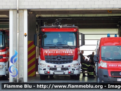 Mercedes-Benz Arocs 1832
Mercedes-Benz Arocs 1832
Vigili del Fuoco
Comando Provinciale di La Spezia 
Bimodale (strada-rotaia)
Allestimento BAI
VF 30659
Parole chiave: Mercedes-Benz_Arocs_1832 VF30659