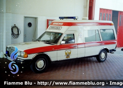 Mercedes-Benz ?
Portugal - Portogallo
Bombeiros Albufeira
Parole chiave: Ambulance Ambulanza