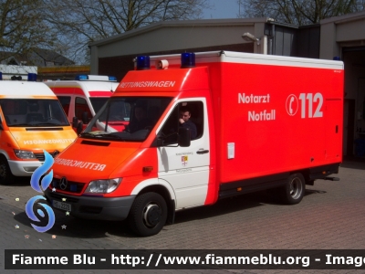 Mercedes-Benz Sprinter II serie
Bundesrepublik Deutschland - Germany - Germania
Kreis Heinsberg Rettungsdienst
Parole chiave: Ambulanza Ambulance