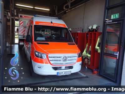 Mercedes-Benz Sprinter IV serie 
Bundesrepublik Deutschland - Germany - Germania
Feuerwehr Bottrop NW
Parole chiave: Ambulanza Ambulance