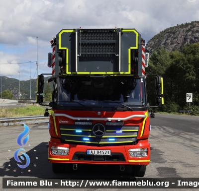 Mercedes-Benz Actros III serie
Kongeriket Norge - Kongeriket Noreg - Norvegia
Østfold Brann og Redning
