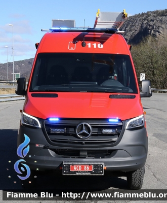 Mercedes-Benz Sprinter III serie restyle
Kongeriket Norge - Kongeriket Noreg - Norvegia
Nesna Brann og Redning
