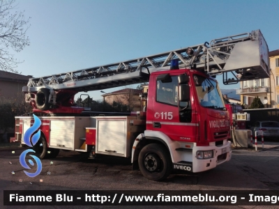 Iveco EuroFire 150E28 II serie
Vigili del Fuoco
Comando provinciale di Vicenza
AutoScala da 30 metri allestimento Iveco-Magirus
VF 22938
Parole chiave: Iveco EuroFire_150E28_IIserie VF22938