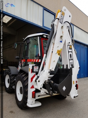 Terna JCB 4CX
Croce Rossa Italiana
C.O.E.
Centro Operativo Emergenze
Bari
CRI 1438
Parole chiave: Terna JCB 4CX CRI1438