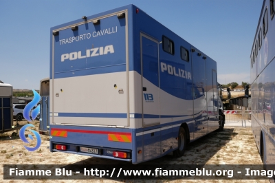 Iveco EuroCargo 160-280 IV serie
Polizia di Stato
Reparto a Cavallo
Allestimento Valli
POLIZIA M4317
Parole chiave: Iveco EuroCargo_160-280_IVserie POLIZIAM4317