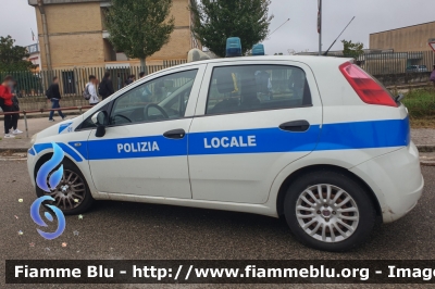 Fiat Grande Punto
Polizia Locale
Comune di Cassino (FR)
Codice automezzo: 01
YA 569 AC
Parole chiave: Fiat Grande Punto