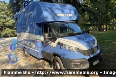 Iveco Daily VI serie restyle
Polizia di Stato
Questura di Milano
Reparto a Cavallo
Allestimento Valli
POLIZIA M4950
Parole chiave: Iveco Daily VI serie restyle