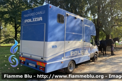 Iveco Daily VI serie restyle
Polizia di Stato
Questura di Milano
Reparto a Cavallo
Allestimento Valli
POLIZIA M4950
Parole chiave: Iveco Daily VI serie restyle