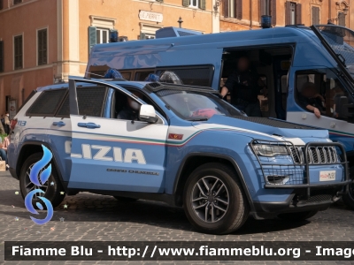 Jeep Grand Cherokee IV serie restyle
Polizia di Stato
Reparto Mobile
Decorazione Grafica Artlantis
POLIZIA M4980
Parole chiave: Jeep Grand_Cherokee_IVserie_restyle POLIZIAM4980