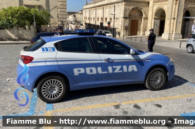 Alfa Romeo Nuova Giulietta restyle
Polizia di Stato
Squadra Volante
Allestimento NCT Nuova Carrozzeria Torinese
Decorazione Grafica Artlantis
POLIZIA M5758
Parole chiave: Alfa-Romeo Nuova_Giulietta_restyle POLIZIAM5758