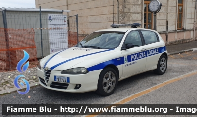 Alfa Romeo 147 I serie
Polizia Locale
Comune di Roccasecca (FR)
Barra lampeggiante Sonora Suprema 996
YA 178 AL
Parole chiave: polizia_locale roccasecca frosinone alfa_romeo 147