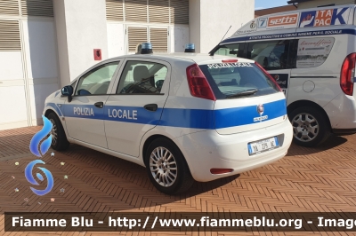 Fiat Punto VI serie
Polizia Locale
Comune di Aquino (FR)
Allestimento Elevox
YA 279 AC
Parole chiave: Fiat Punto_VIserie